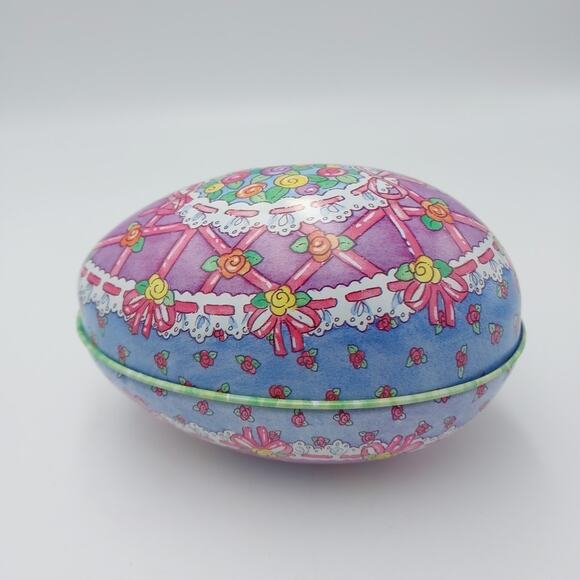 1980s CHICKS IN AN EGG 5" Covered Metal Easter Egg Tin w/ Decorative Inside - Picture 1 of 5